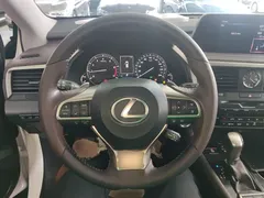 2020 Lexus RX 300 4WD, белый — фото 11