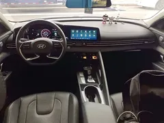 2021 Hyundai Elantra 1.5L CVT LUX Premium, белый — фото 13