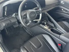 2021 Hyundai Elantra 1.5L CVT LUX Premium, белый — фото 18