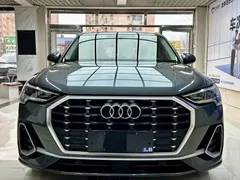 2022 Audi Q3 35 TFSI — фото 2