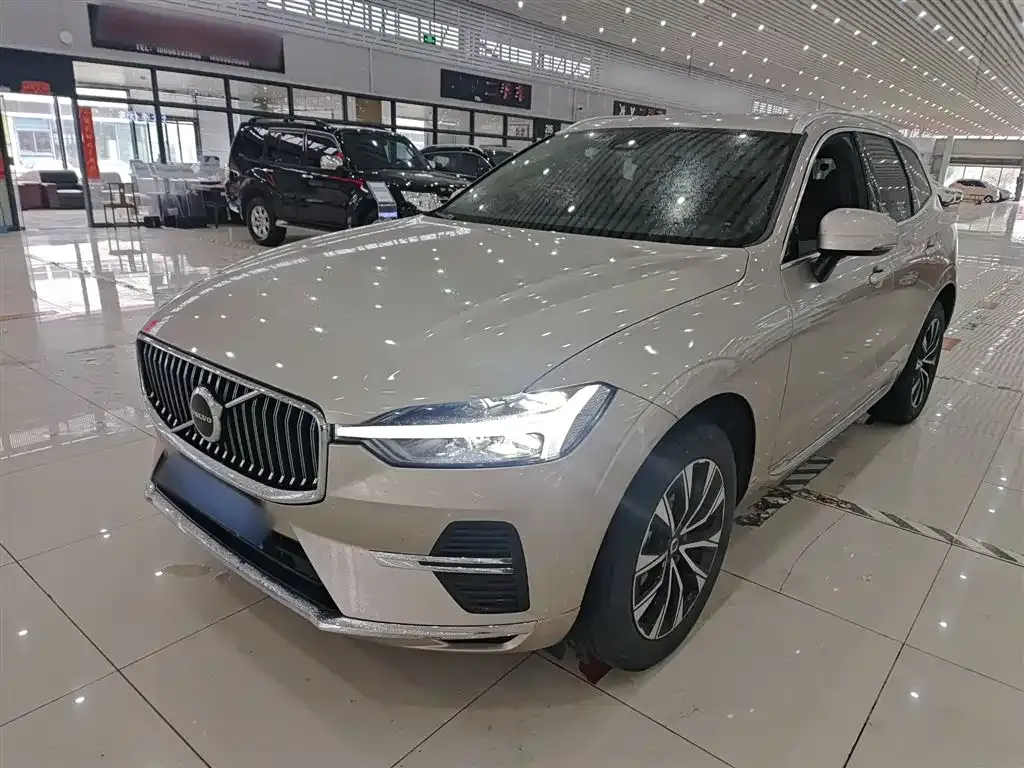 2023 Volvo XC60 4WD Luxury