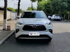 2022 Toyota Highlander Hybrid 2.5L 4WD Premium 7, белый — фото 2