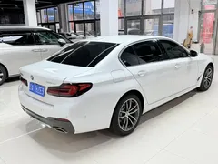 2022 BMW 5 Series 525Li M Sport Package, белый — фото 4