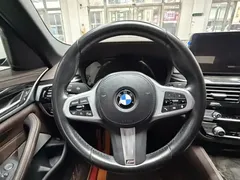 2022 BMW 5 Series 525Li M Sport Package, белый — фото 8