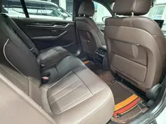 2022 BMW 5 Series 525Li M Sport Package, белый — фото 12