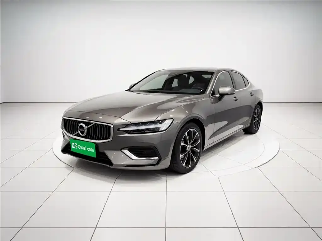 2022 Volvo S60 B4 Luxury