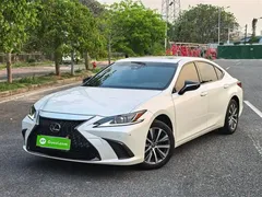 2020 Lexus ES 260, белый — фото 2