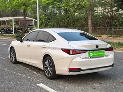 2020 Lexus ES 260, белый — фото 24