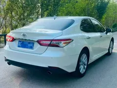 2021 Toyota Camry 2.0G Luxury, белый — фото 5
