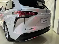2021 Toyota Sienna 2.5L Hybrid Ultimate, белый — фото 24