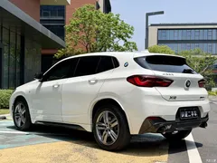 2023 BMW X2 sDrive25i M Sports Night, белый — фото 6
