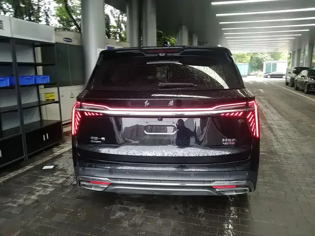 2023 Hongqi HS7 2.0T AT 4WD Qichang 6-seat
