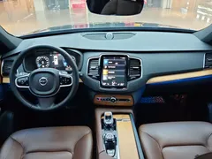 2022 Volvo XC90 B6 Luxury 7, чёрный — фото 8