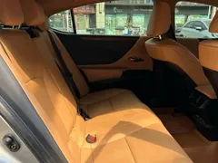 2022 Lexus ES 200 Luxury — фото 10