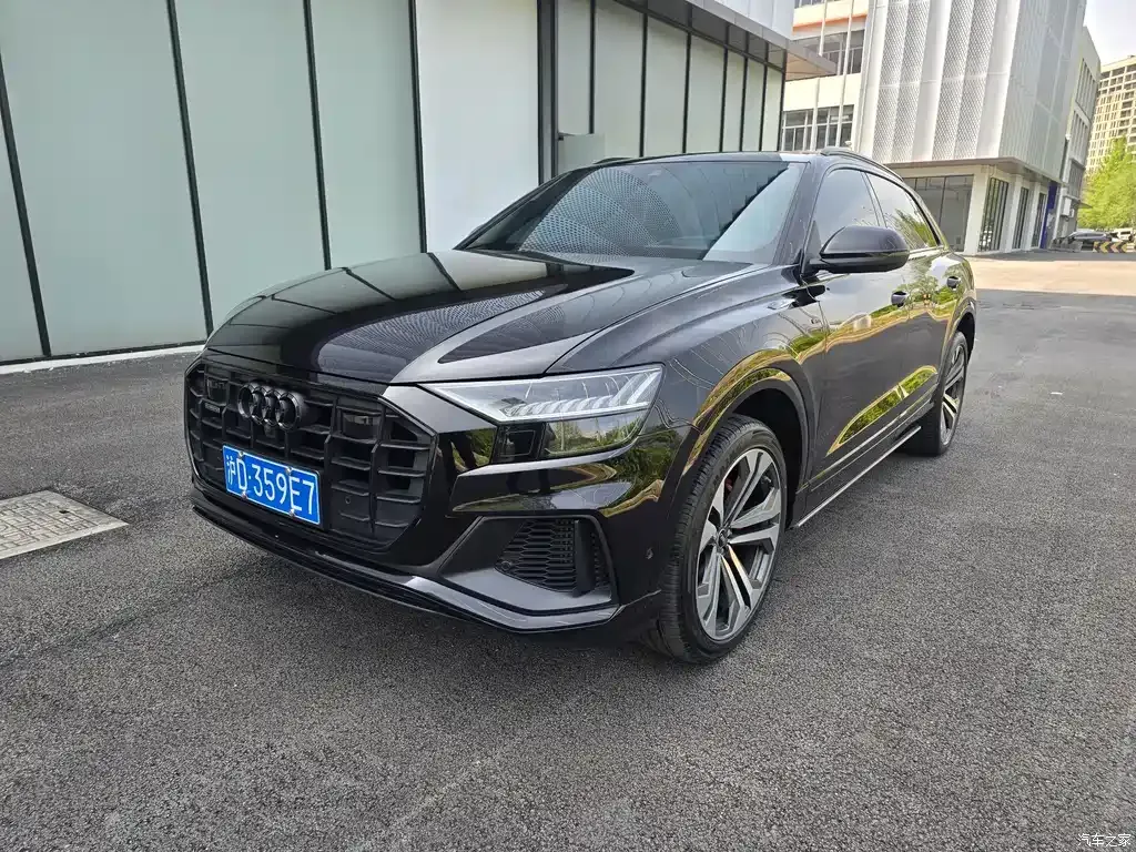 2021 Audi Q8 55 TFSI exclusive dynamic model