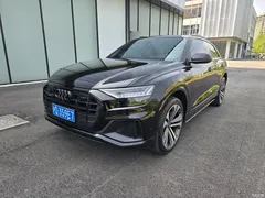 2021 Audi Q8 55 TFSI exclusive dynamic model, чёрный — фото 1