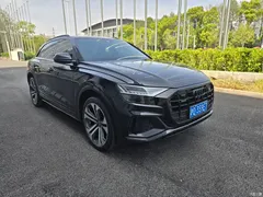 2021 Audi Q8 55 TFSI exclusive dynamic model, чёрный — фото 3