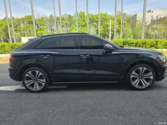 2021 Audi Q8 55 TFSI exclusive dynamic model, чёрный — фото 15