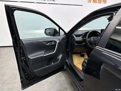 2022 Toyota RAV4 2.0L CVT 2WD Fashion Plus — фото 6