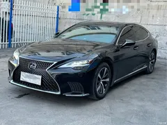 2023 Lexus LS 500h Excellence, чёрный — фото 2