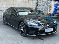 2023 Lexus LS 500h Excellence, чёрный — фото 3