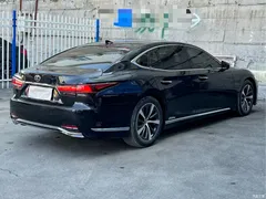 2023 Lexus LS 500h Excellence, чёрный — фото 9