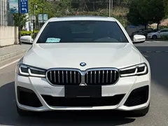 2021 BMW 5 Series 525Li M, белый — фото 2