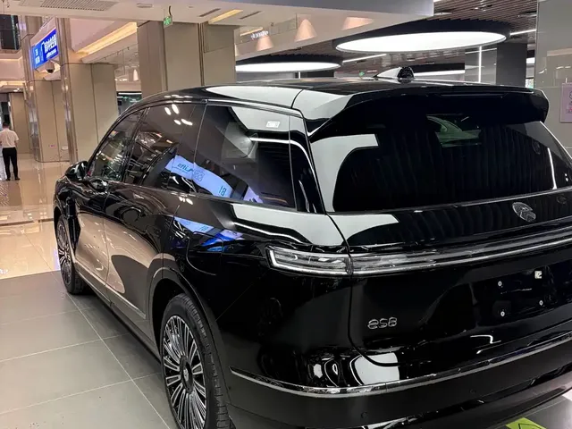 2026 Nio ES8 6-seat Executive Luxury
