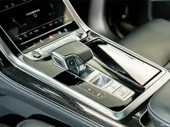 2022 Audi Q8 55 TFSI exclusive dynamic model, чёрный — фото 13