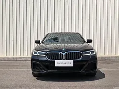 2022 BMW 5 Series 530Li Leading M Sport Package, чёрный — фото 2