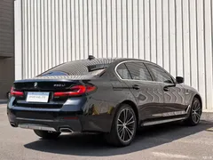 2022 BMW 5 Series 530Li Leading M Sport Package, чёрный — фото 7
