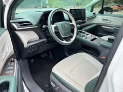 2021 Toyota Sienna 2.5L Hybrid Comfort, белый — фото 4