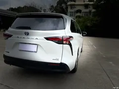 2021 Toyota Sienna 2.5L Hybrid Comfort, белый — фото 19