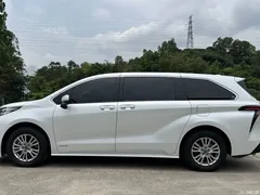 2021 Toyota Sienna 2.5L Hybrid Comfort, белый — фото 24