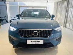 2023 Volvo XC40 B3, синий — фото 2