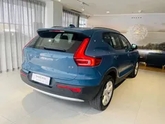 2023 Volvo XC40 B3, синий — фото 3