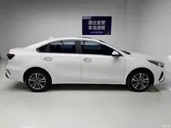 2023 Kia K3 1.5L CVT Luxury, белый — фото 7