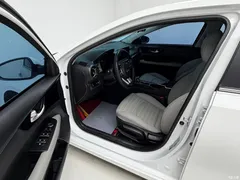 2023 Kia K3 1.5L CVT Luxury, белый — фото 12