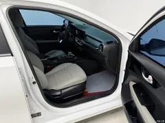 2023 Kia K3 1.5L CVT Luxury, белый — фото 16