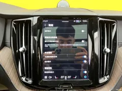 2022 Volvo XC60 B5 4WD Zhiyuan Luxury — фото 21
