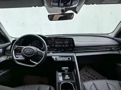 2023 Hyundai Elantra 1.5L CVT LUX Premium, белый — фото 4