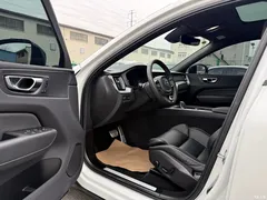 2022 Volvo XC60 B5 4WD Zhiyuan Sport, белый — фото 17