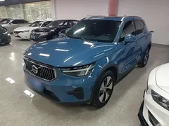 2023 Volvo XC40 Luxury, синий — фото 2