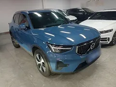 2023 Volvo XC40 Luxury, синий — фото 4