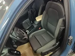 2023 Volvo XC40 Luxury, синий — фото 15