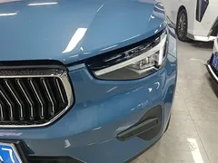 2023 Volvo XC40 Luxury, синий — фото 24