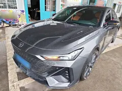 2022 Changan UNI-V 1.5T Premium — фото 1