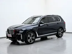 2022 BMW X7 xDrive40i Exclusive M Sports Package, чёрный — фото 2