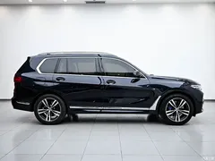 2022 BMW X7 xDrive40i Exclusive M Sports Package, чёрный — фото 6