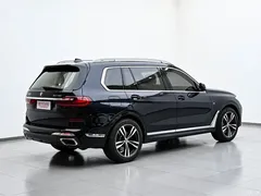 2022 BMW X7 xDrive40i Exclusive M Sports Package, чёрный — фото 7